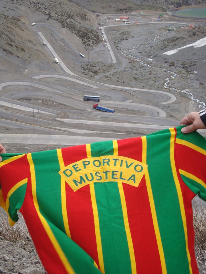 O atleta Rafael M. de Costa possibilitou que o Furão Tricolor marcasse presença em Los Caracoles Cordilheira dos Andes e ainda de quebra encontrou nosso mascote ao vivo.